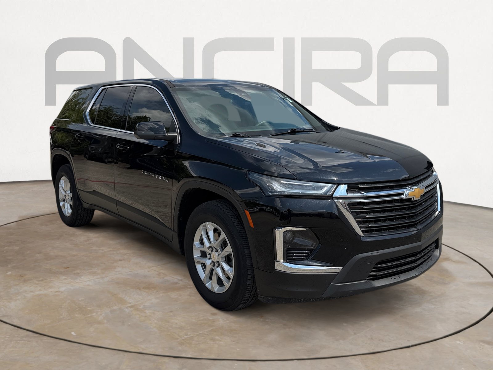 Used 2023 Chevrolet Traverse LS FWD image 3