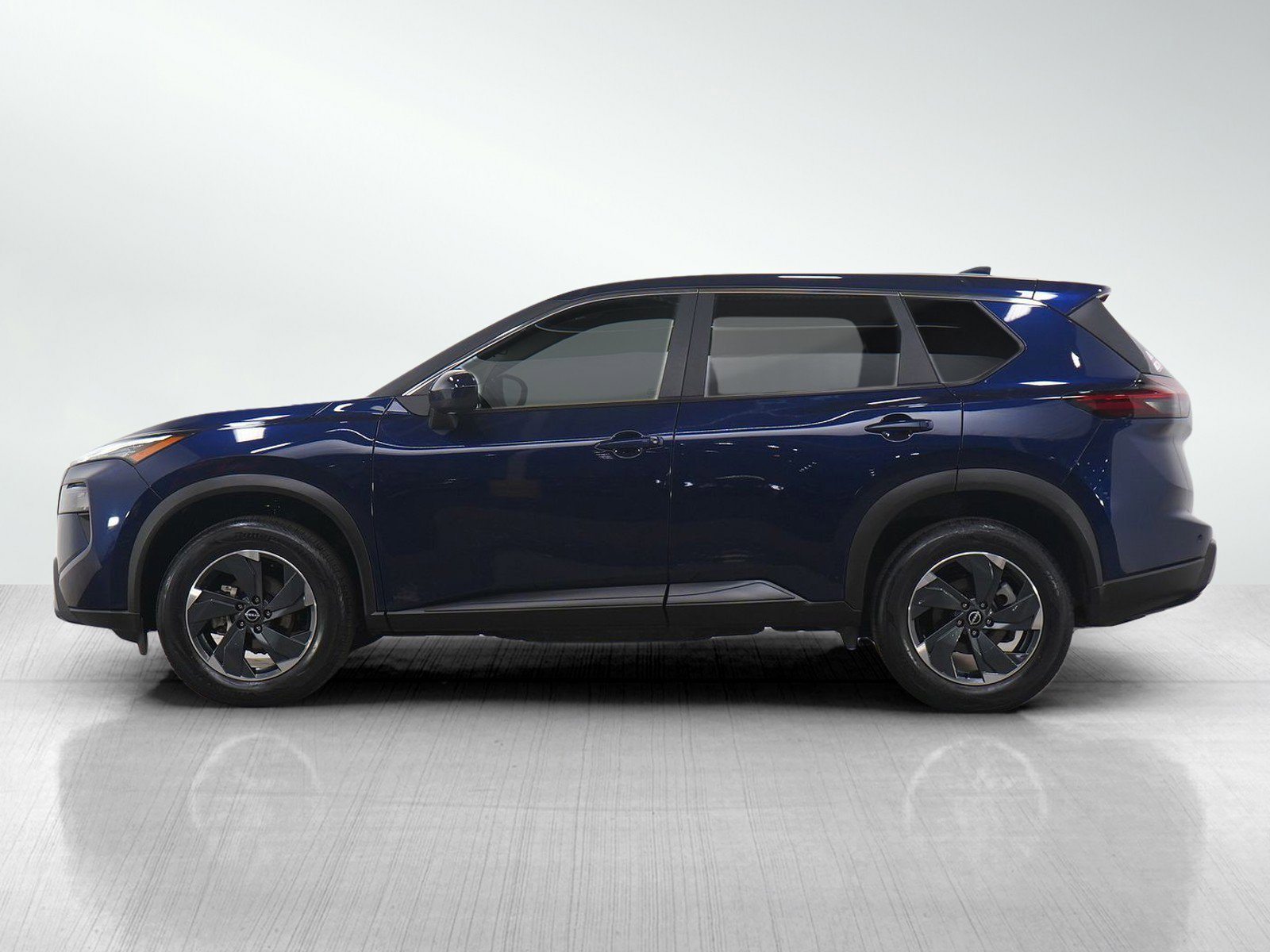 Used 2025 Nissan Rogue SV image 2