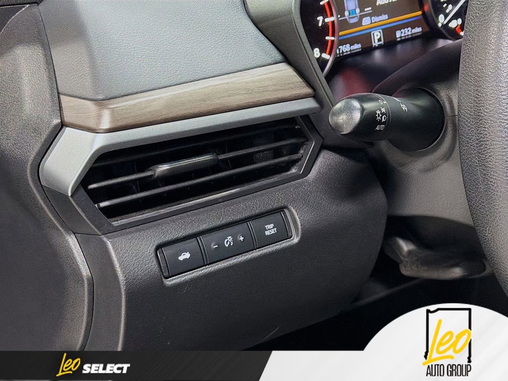 Used 2024 Nissan Altima 2.5 SV image 10