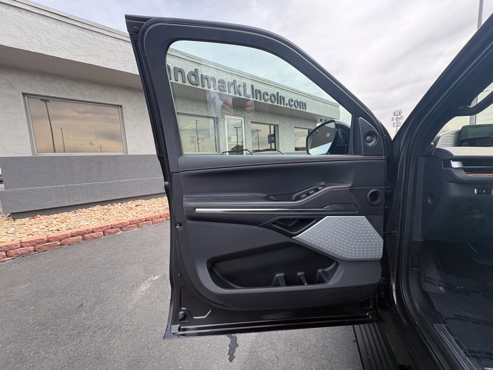 Certified 2025 Lincoln Navigator L Black Label image 19