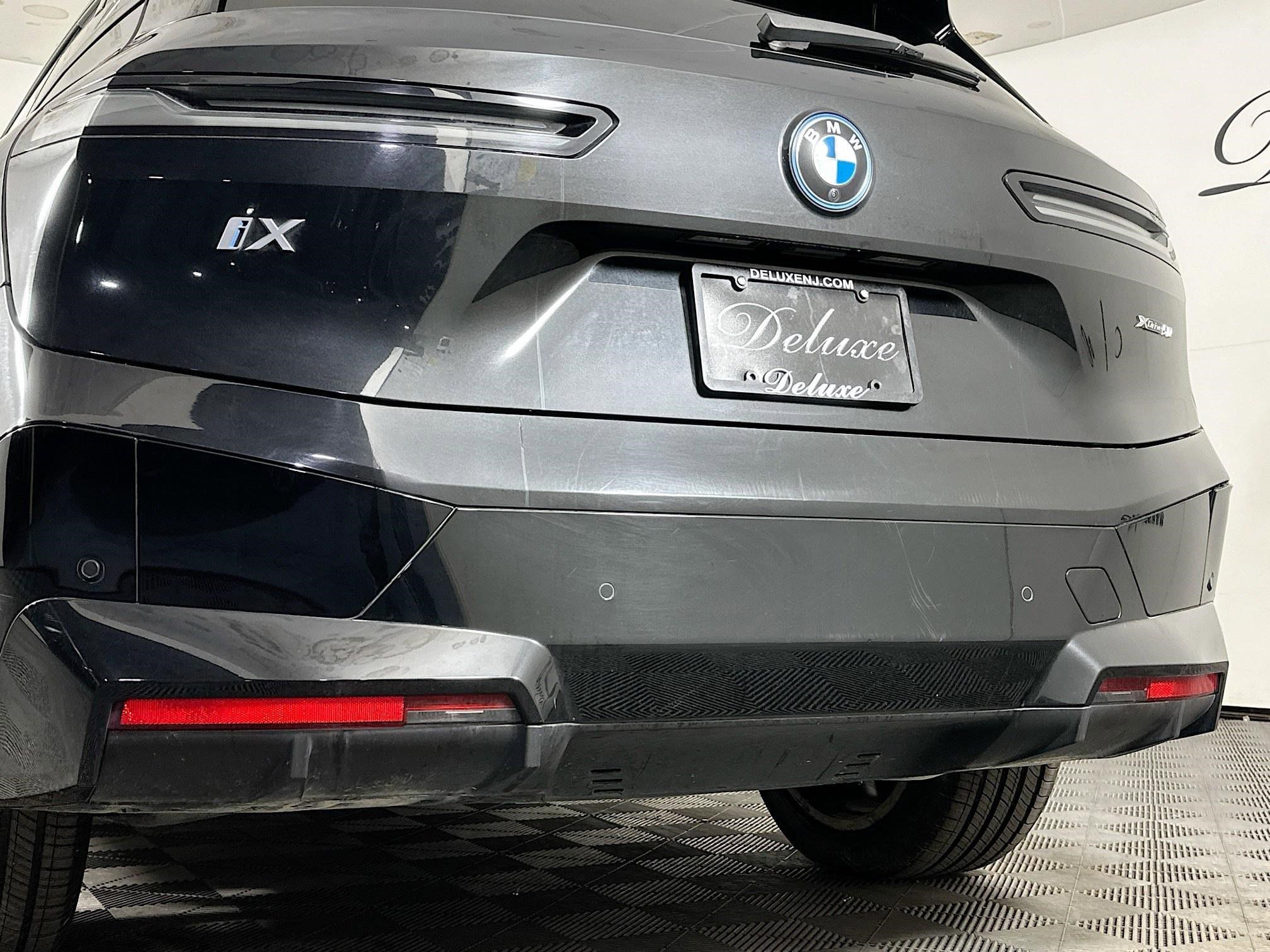 Used 2024 BMW iX xDrive50 w/ Premium Package AWD/4WD image 25
