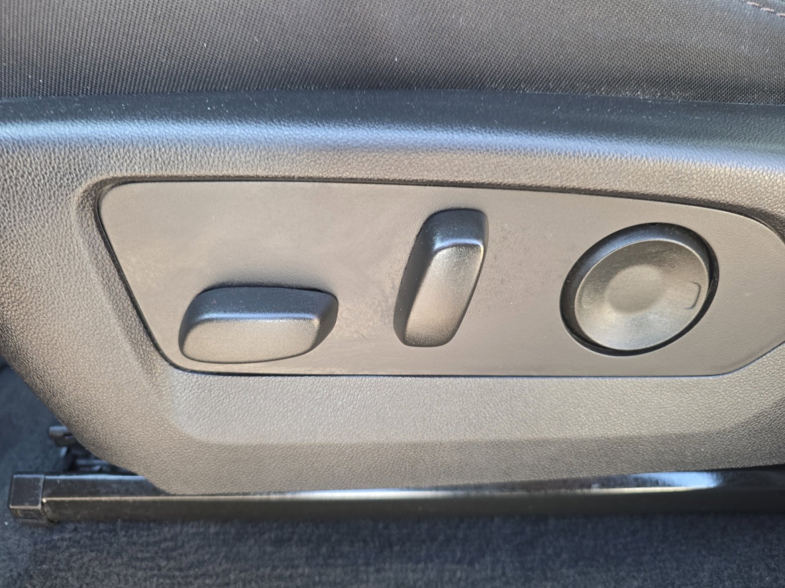 Used 2023 Chevrolet Colorado Trail Boss w/ Technology Package image 12