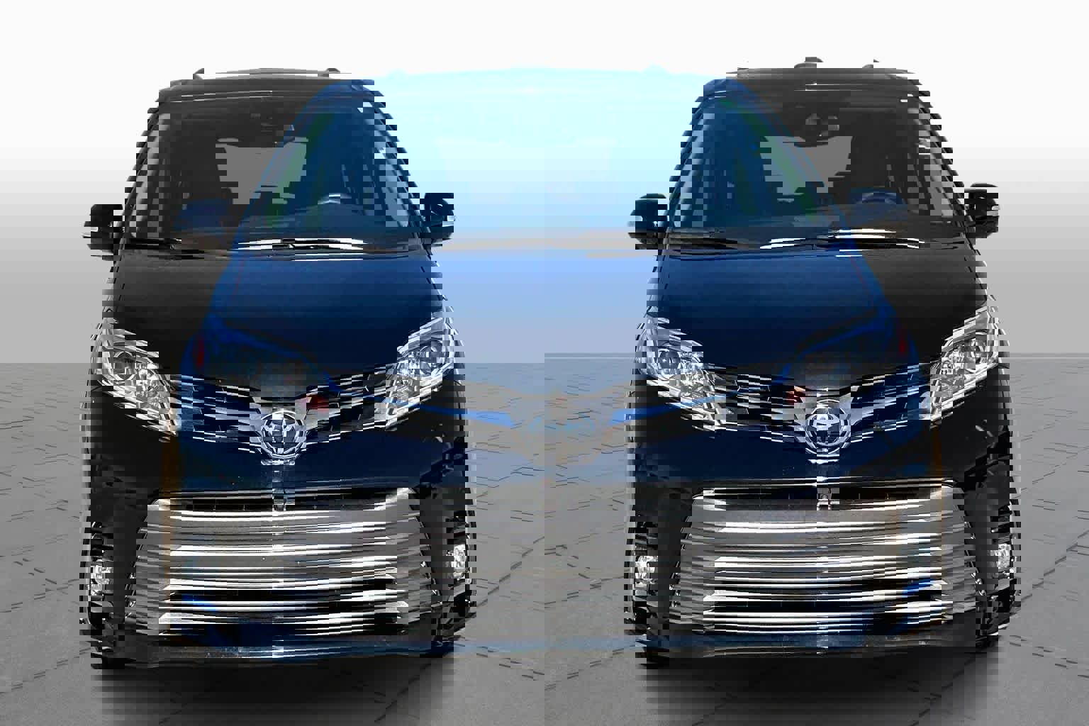 Used 2018 Toyota Sienna Limited Premium image 4