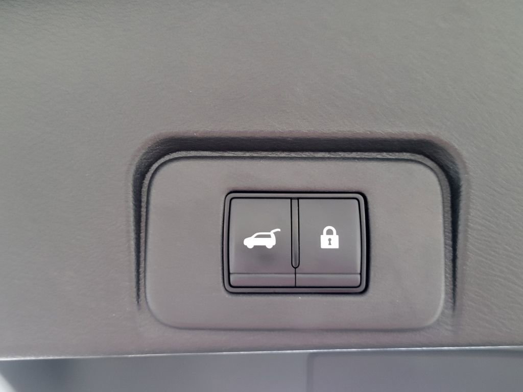 Used 2023 Nissan Rogue SV w/ SV Premium B Package image 5