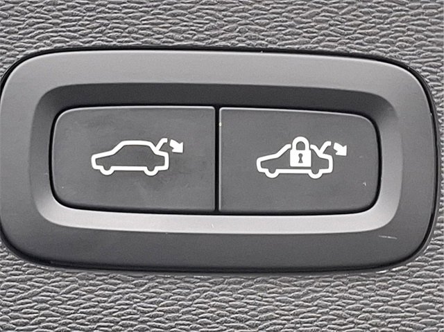 Certified 2022 Volvo C40 P8 Recharge Ultimate image 23