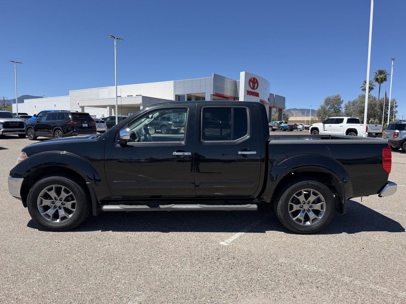 Used 2019 Nissan Frontier SL AWD/4WD image 2