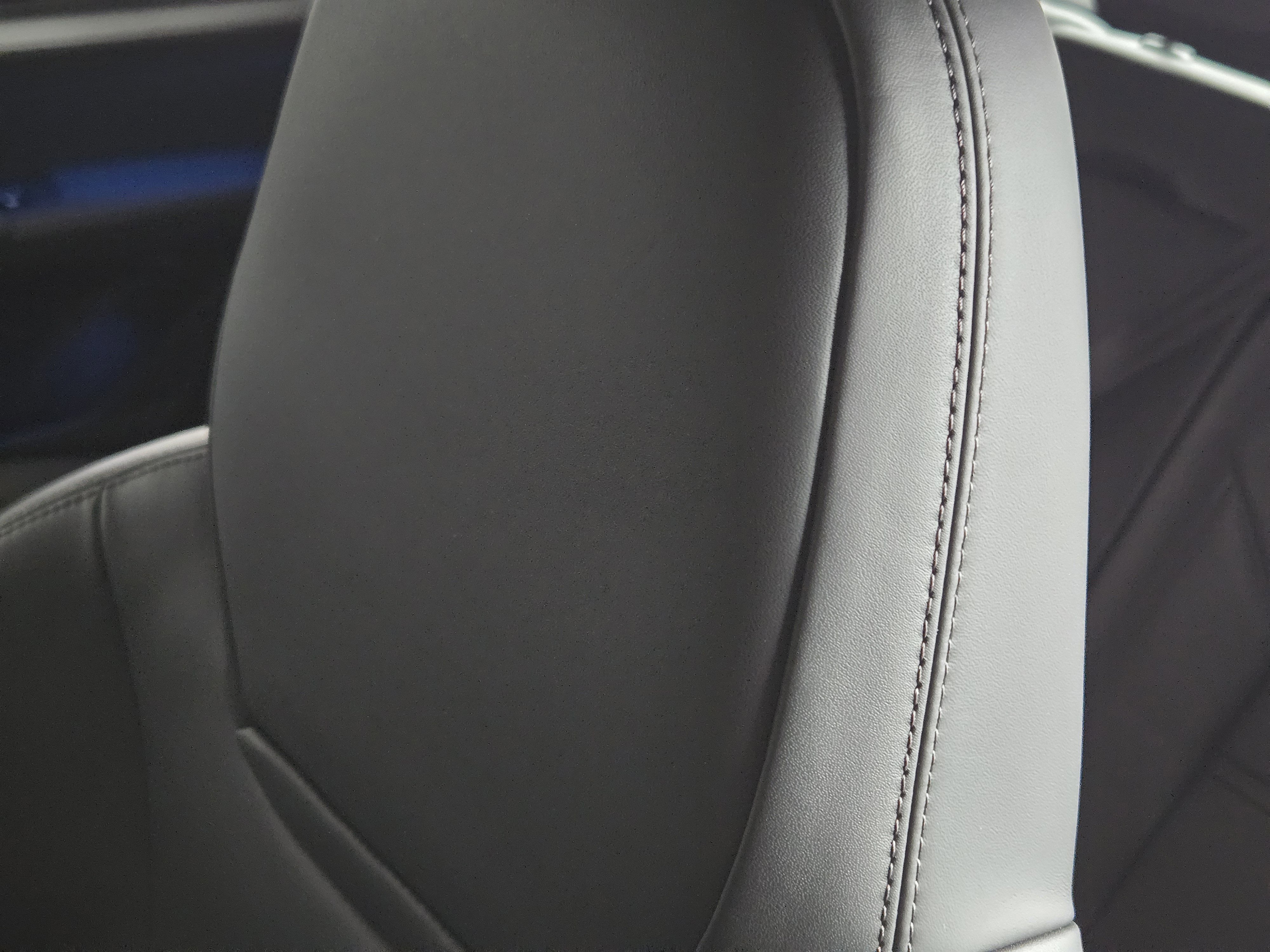 Certified 2025 Porsche Cayenne Coupe image 18