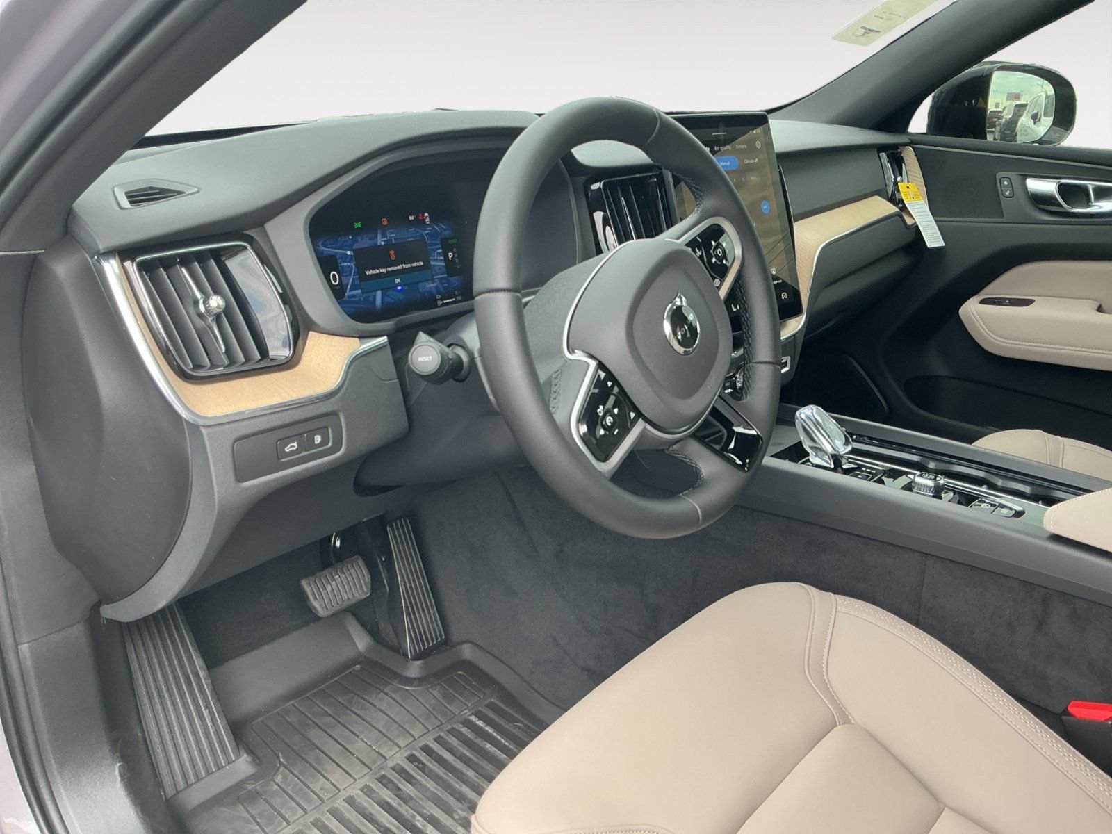 New 2026 Volvo XC60 T8 Plus w/ Protection Package Premier AWD/4WD image 10