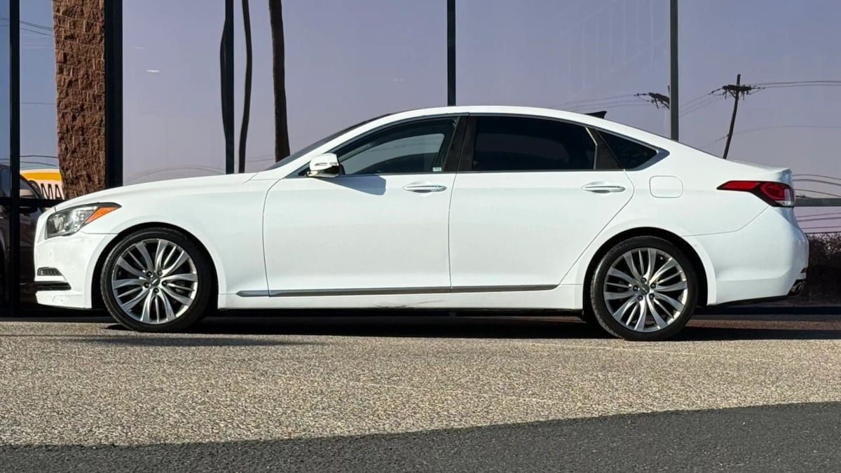 Used 2017 Genesis G80 5.0 Ultimate RWD image 5