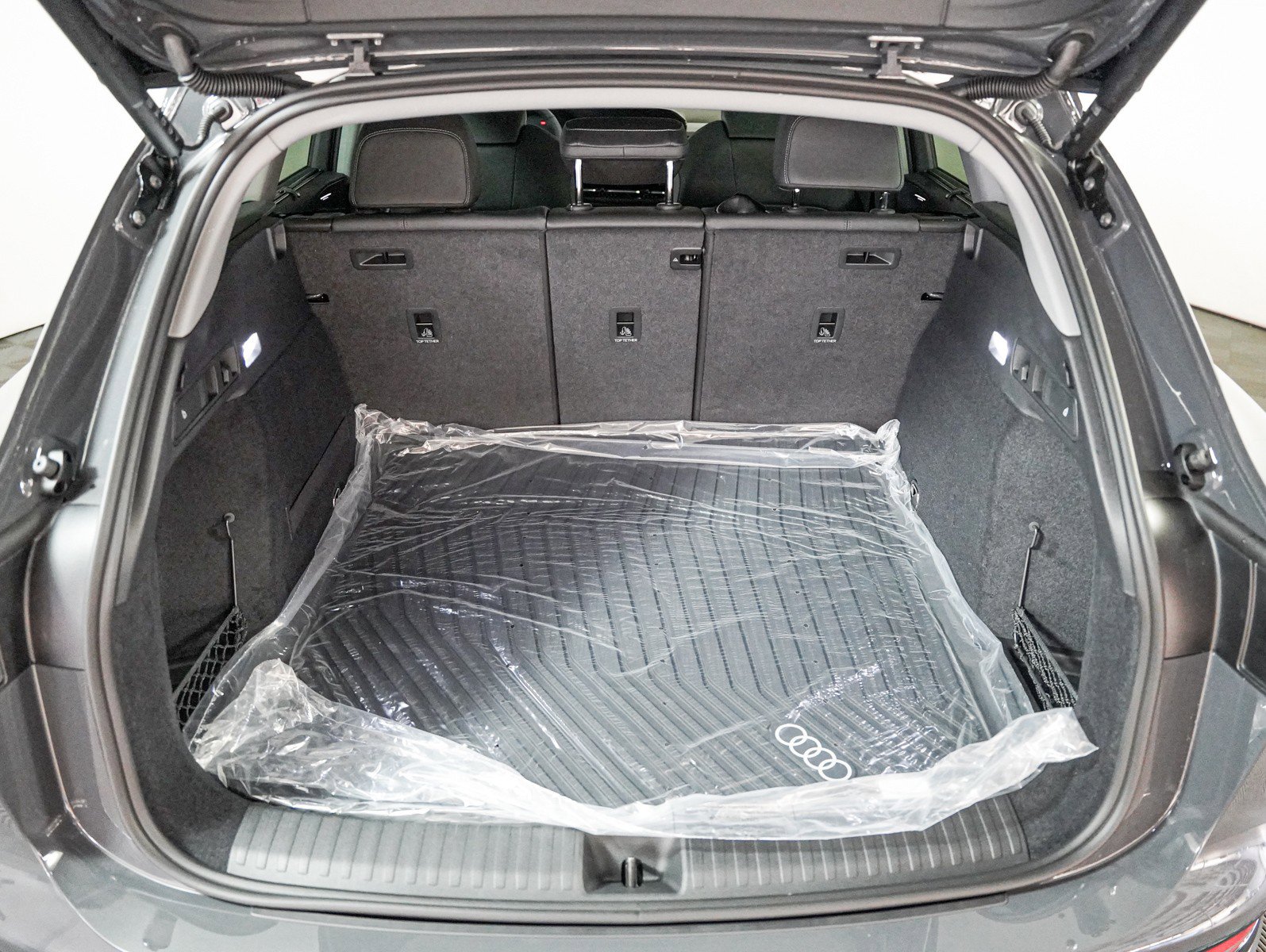 New 2025 Audi Q6 e-tron Premium Plus AWD/4WD image 8