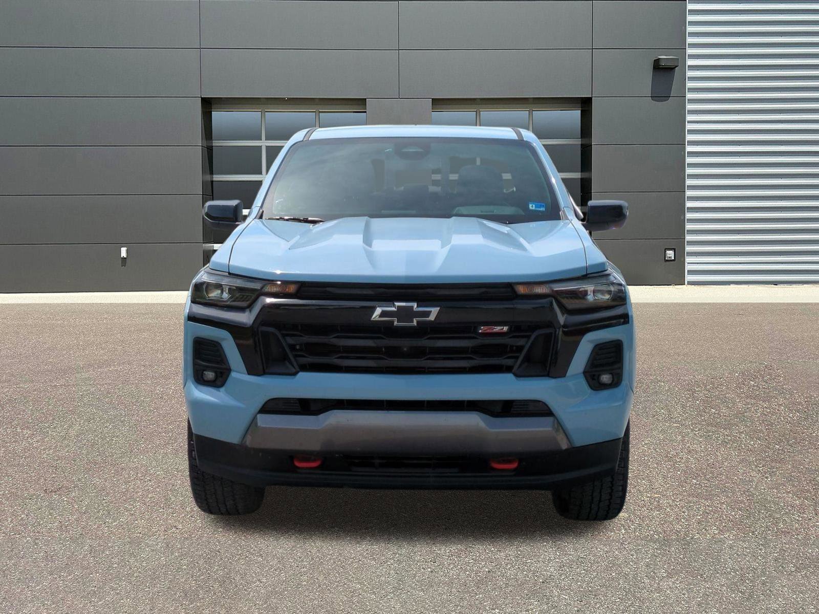 Used 2025 Chevrolet Colorado Z71 w/ Technology Package AWD/4WD image 2