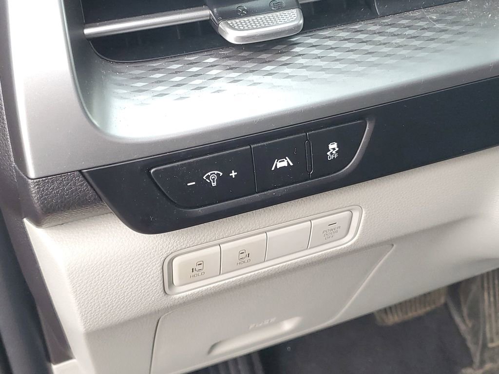 Used 2024 Kia Carnival LX FWD image 13