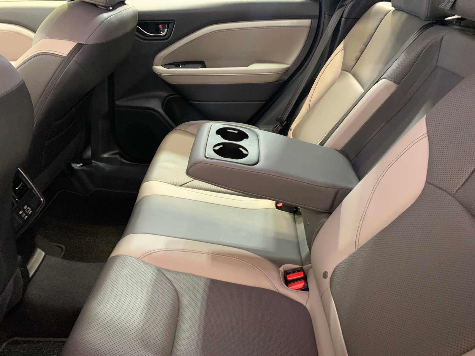 Used 2025 Subaru Forester Limited AWD/4WD image 9