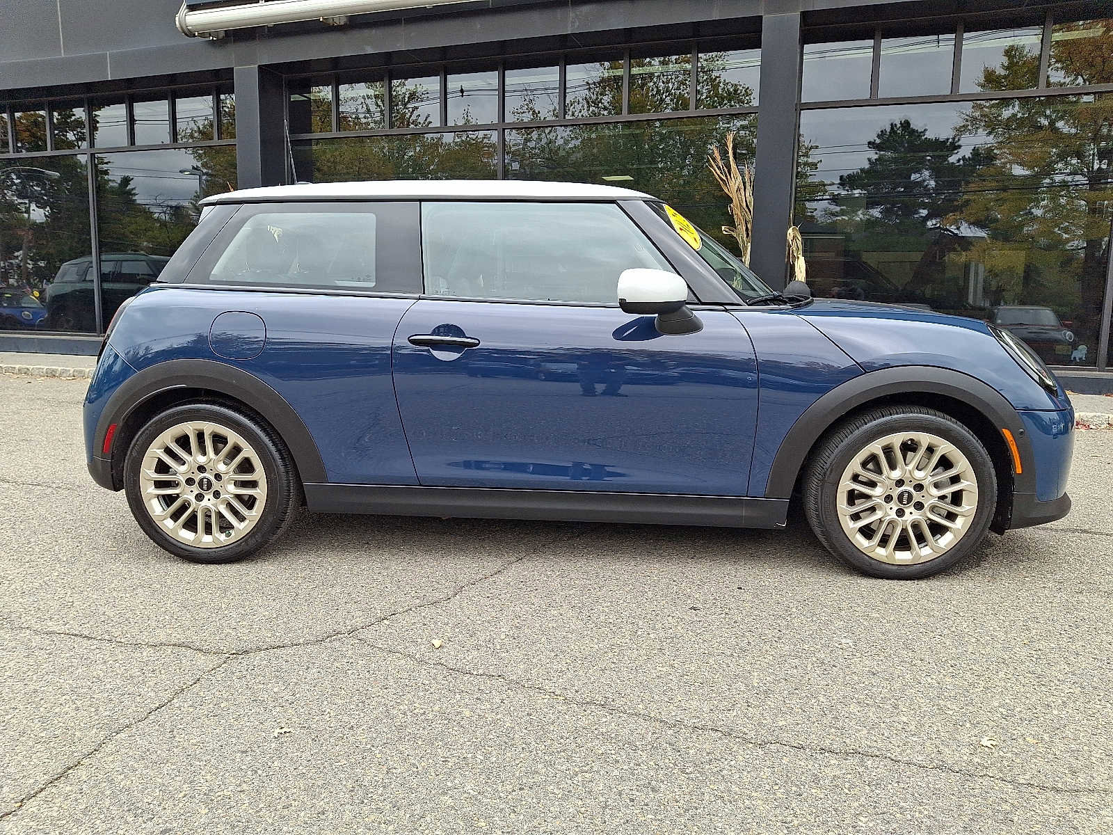 Used 2025 MINI Cooper 2-Door Hardtop image 7