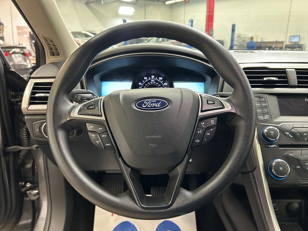 Used 2018 Ford Fusion SE FWD image 26