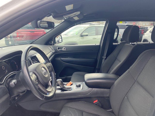 Used 2019 Jeep Grand Cherokee Laredo AWD/4WD image 8