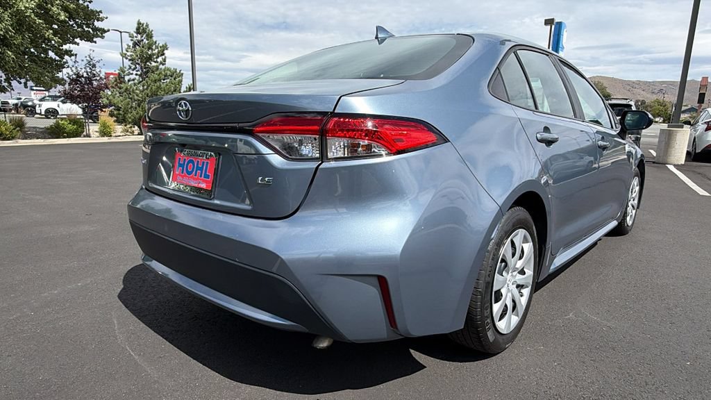 Used 2022 Toyota Corolla LE FWD image 3