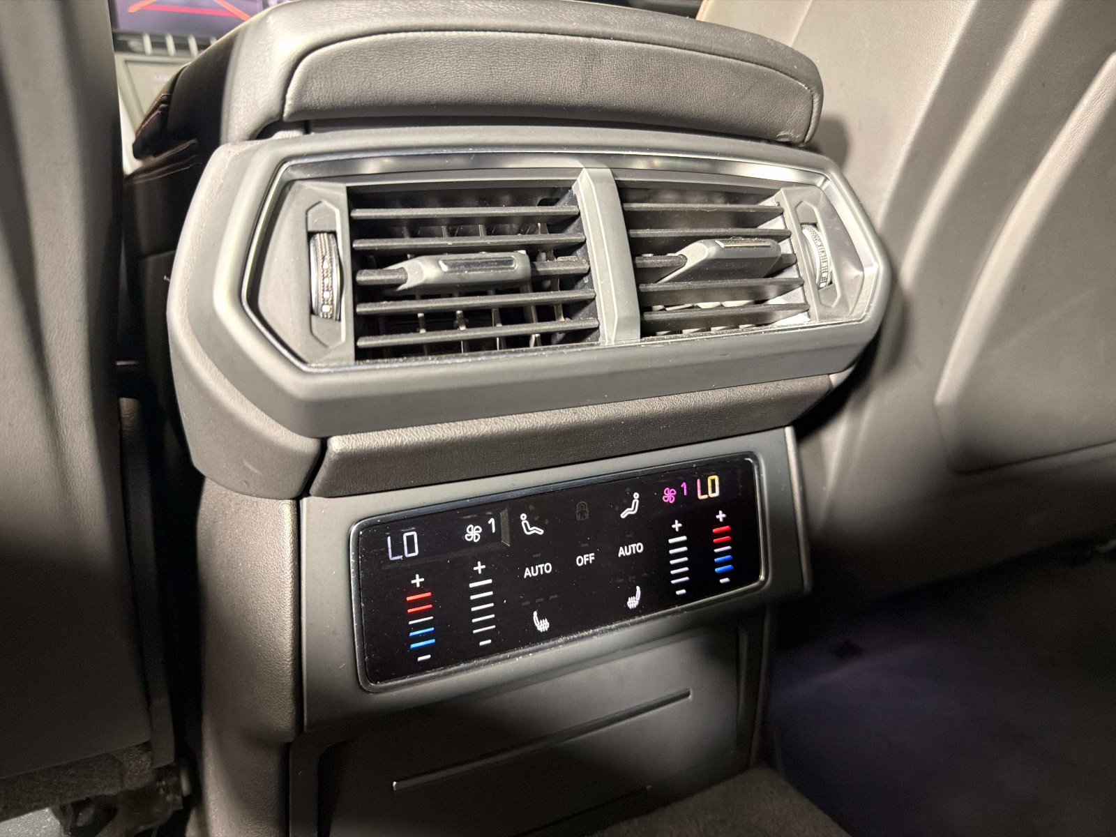 Used 2019 Lamborghini Urus AWD/4WD image 34