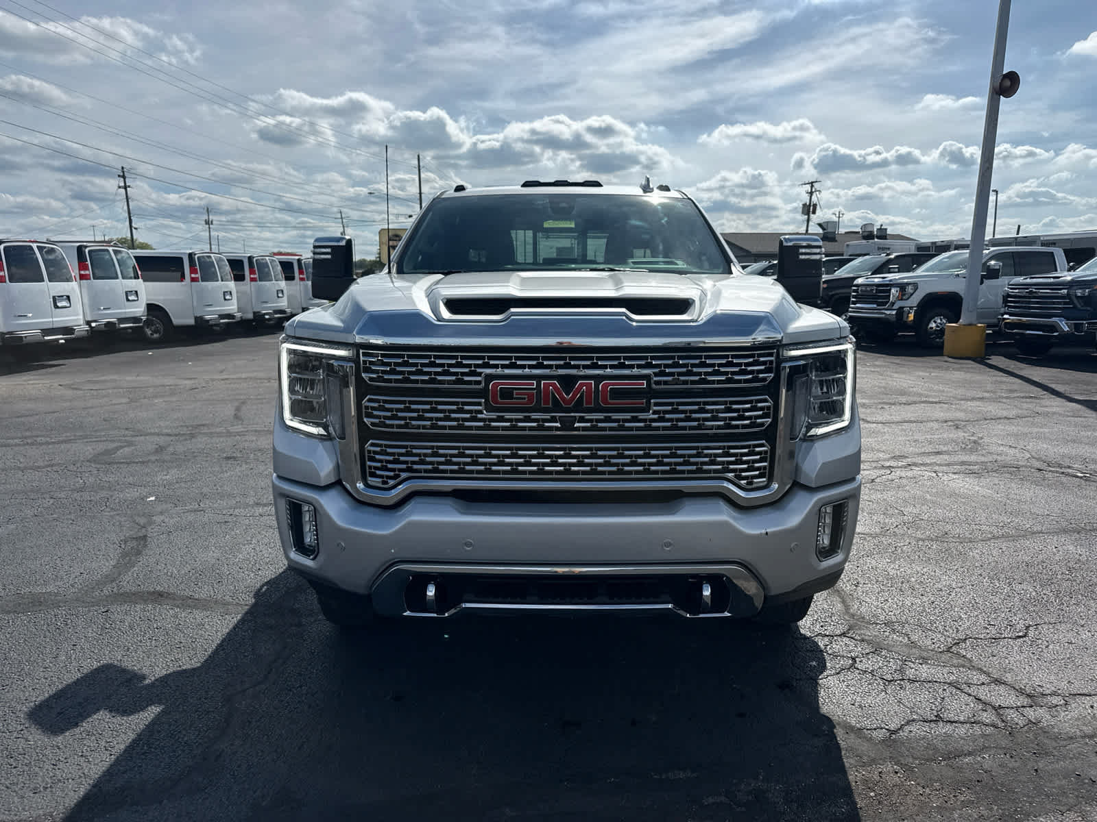 Certified 2022 GMC Sierra 3500 Denali w/ Technology Package AWD/4WD image 8