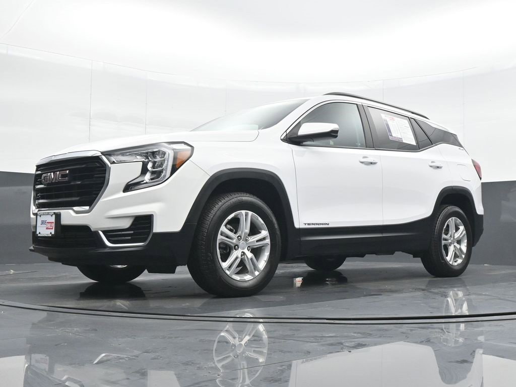 Used 2023 GMC Terrain SLE w/ Driver Convenience Package image 17