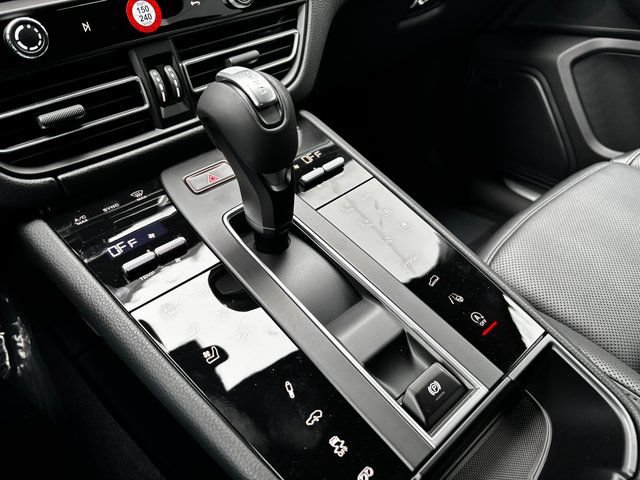 Certified 2026 Porsche Macan S AWD/4WD image 22