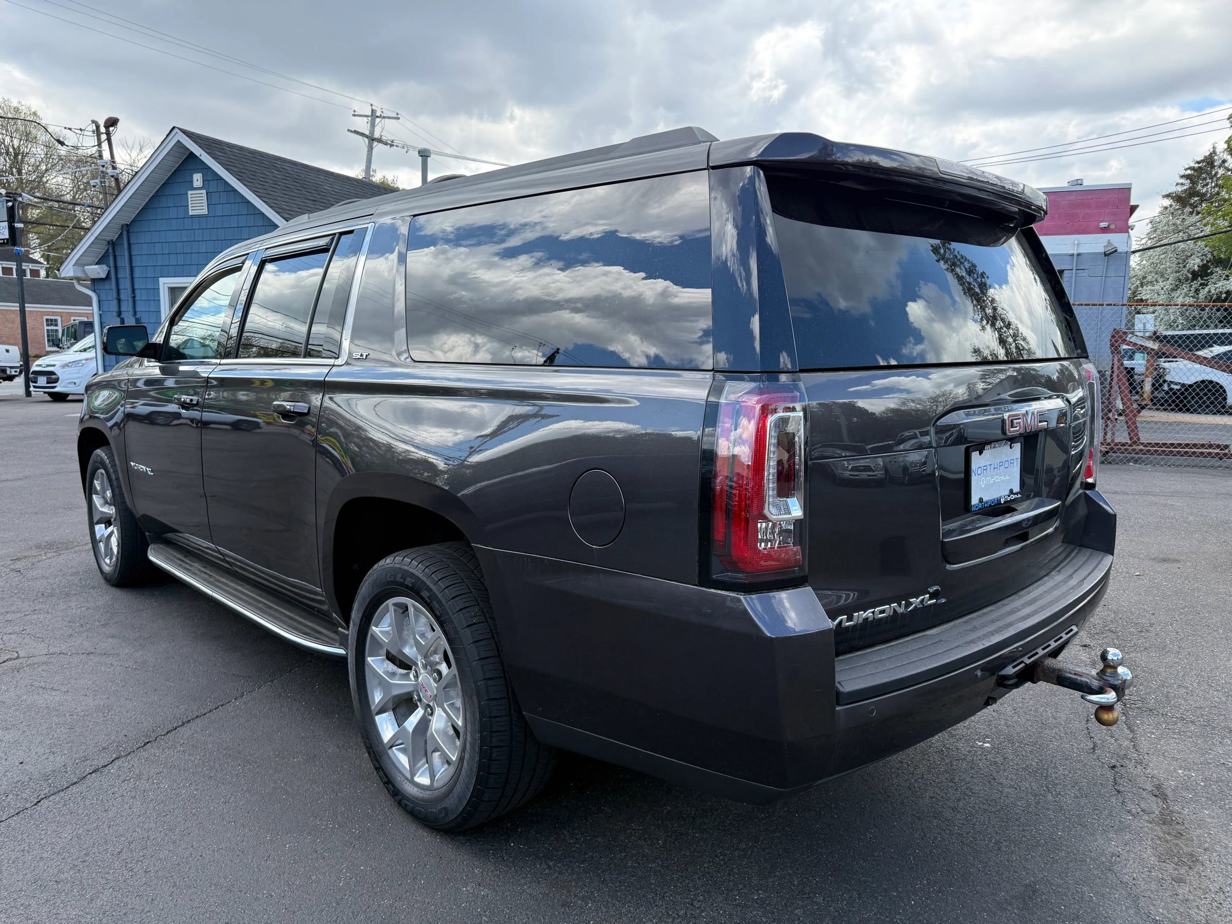 Used 2017 GMC Yukon XL SLT w/ Open Road Package image 8