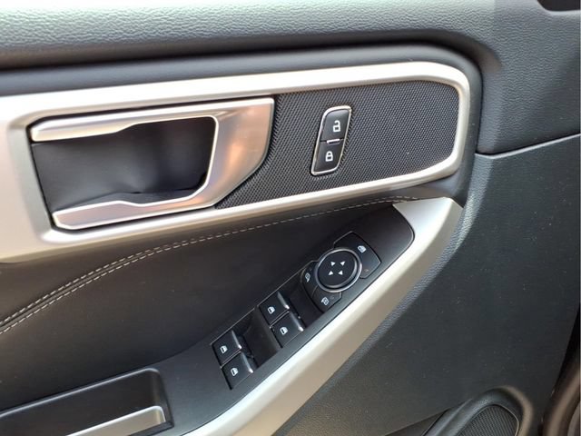 Used 2024 Ford Explorer XLT AWD/4WD image 17