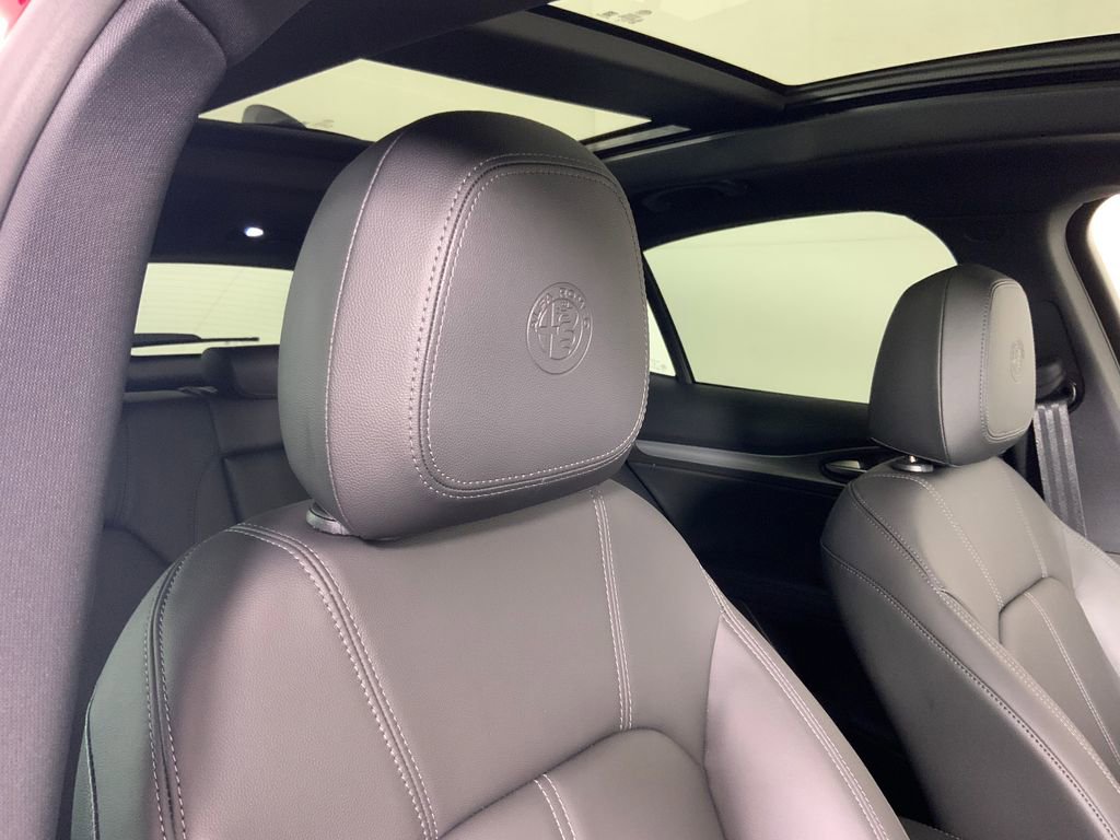 New 2025 Alfa Romeo Stelvio Sprint w/ Convenience Package AWD/4WD image 34