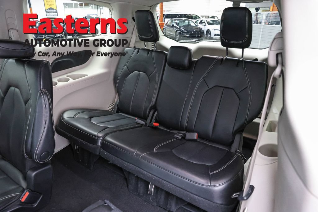 Used 2023 Chrysler Pacifica Touring-L FWD image 22
