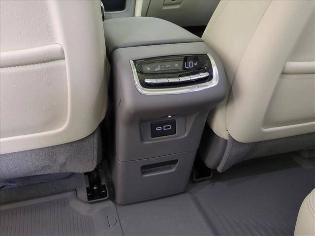 Used 2025 Cadillac XT6 Premium Luxury w/ Technology Package FWD image 19