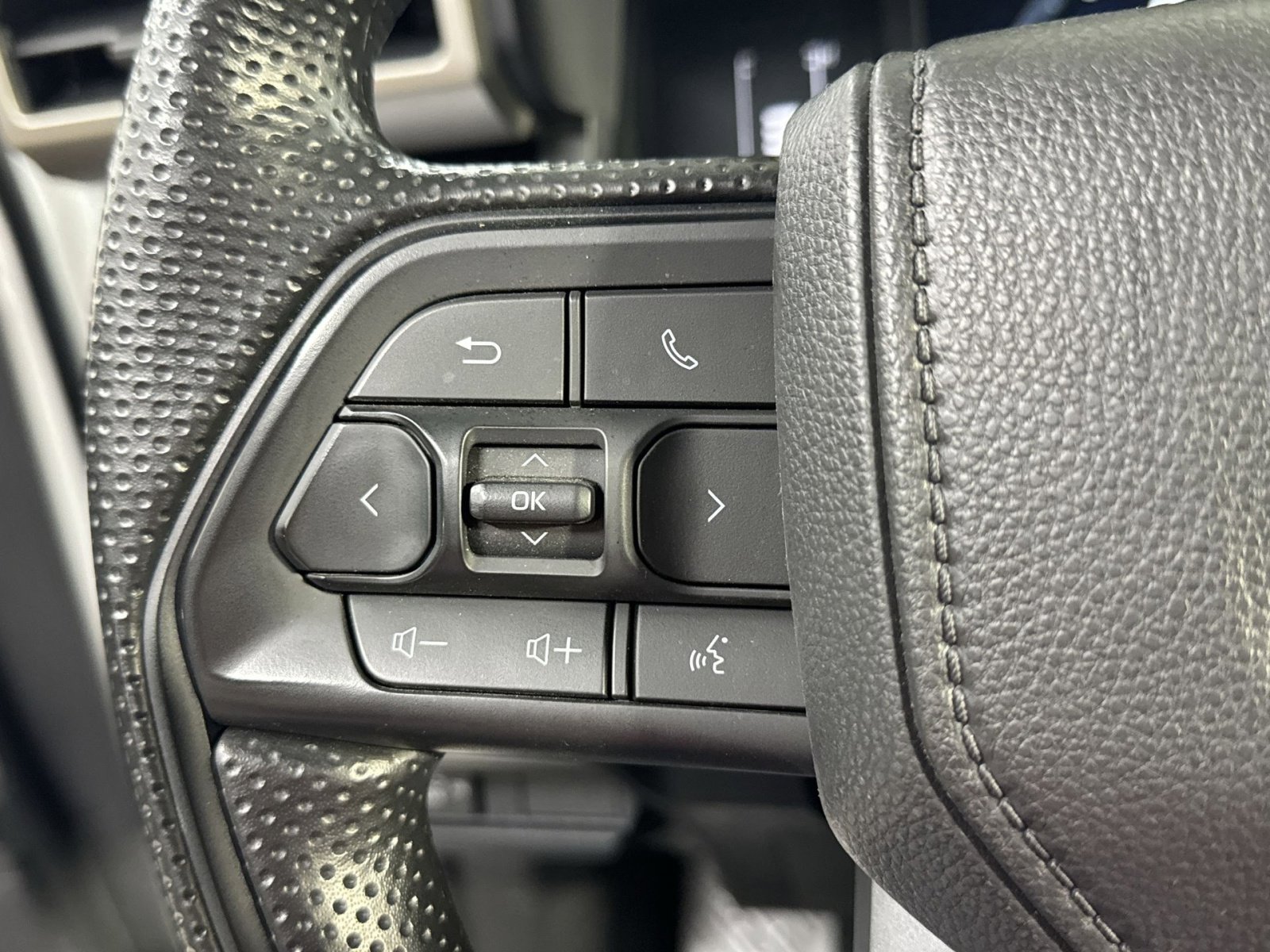 Used 2025 Toyota Tacoma SR5 image 37