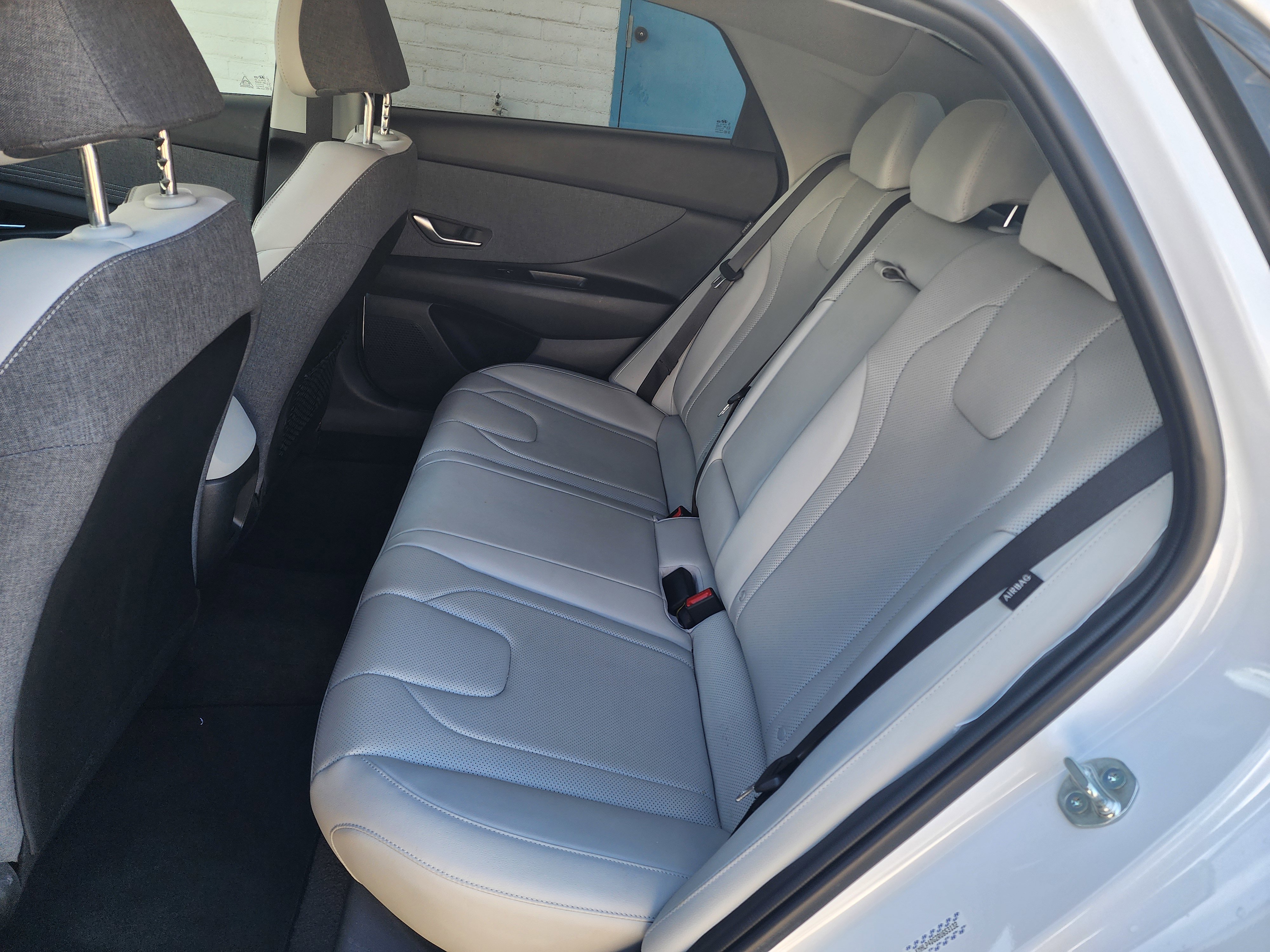 Used 2024 Hyundai Elantra Limited FWD image 16