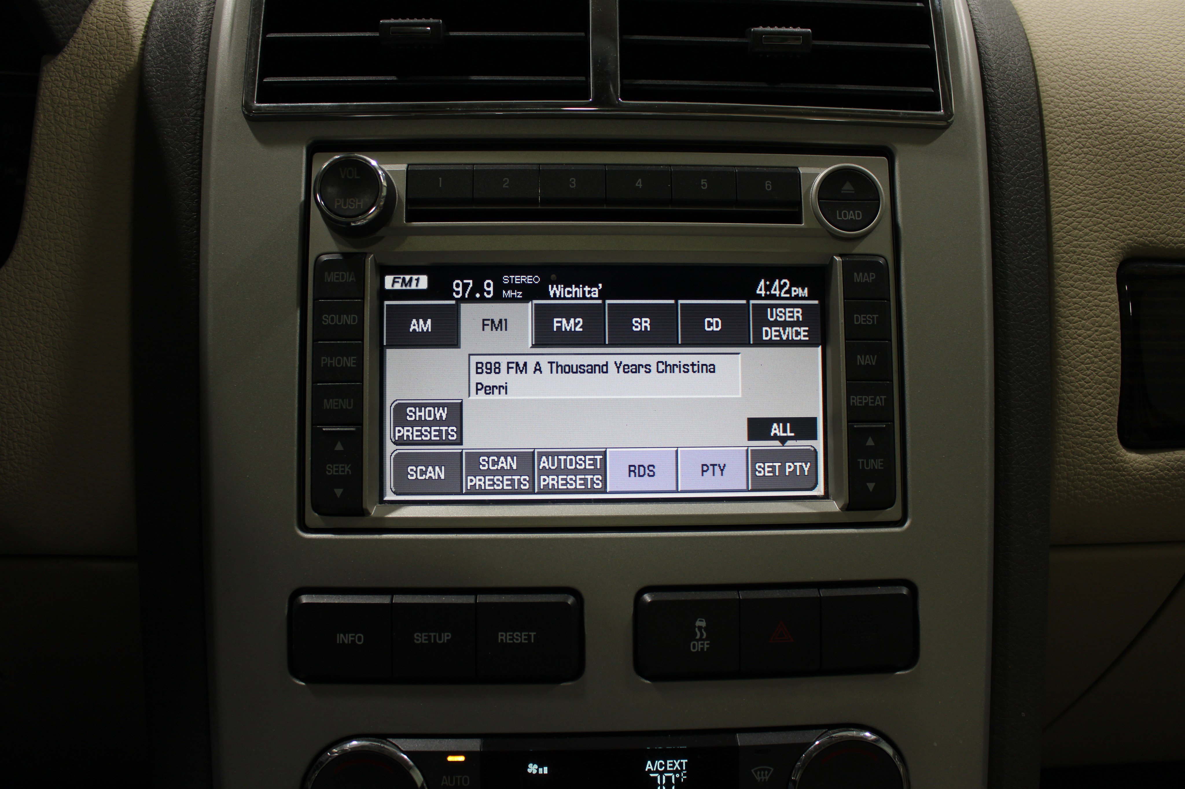 Used 2008 Lincoln MKX AWD image 15