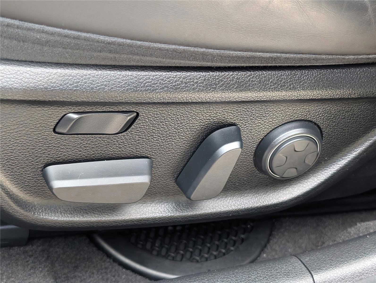 Used 2021 Genesis G70 2.0T w/ Prestige Package AWD/4WD image 21