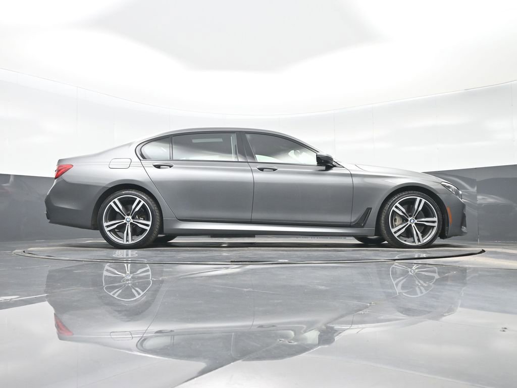 Used 2019 BMW 750i w/ Luxury Rear Seating Package RWD image 31