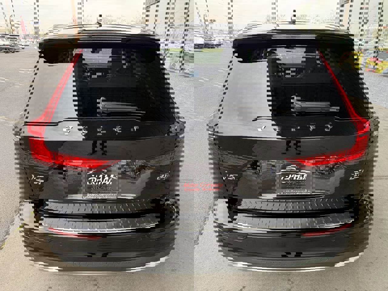 Used 2024 Volvo V60 B5 Cross Country Plus image 5