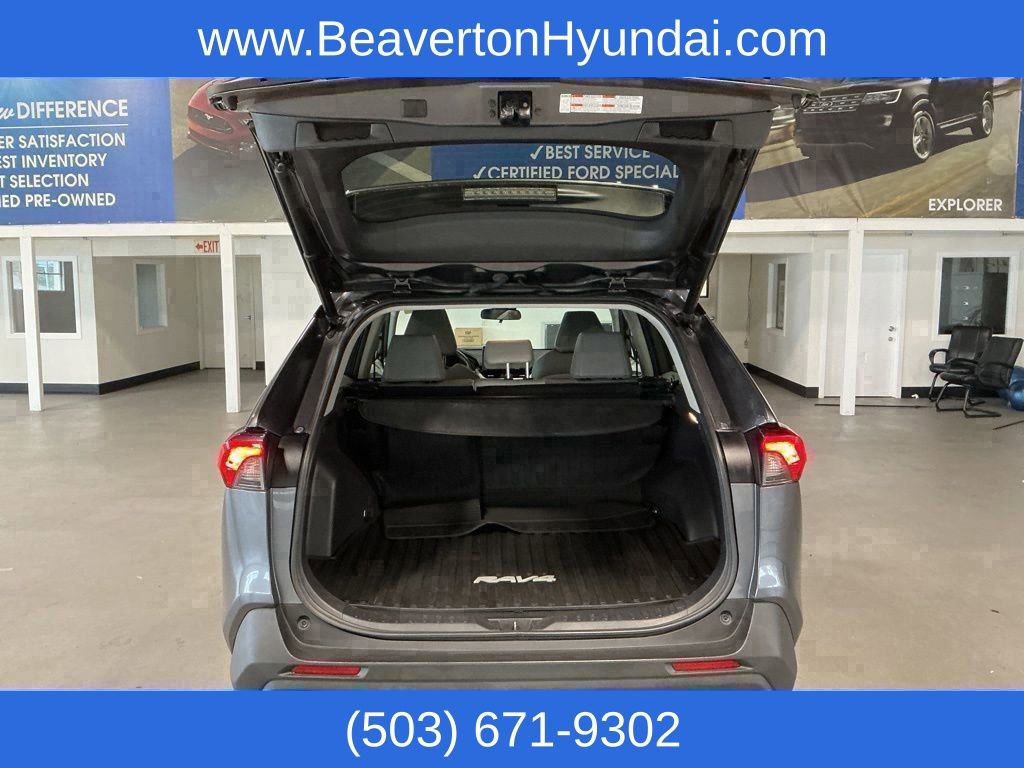 Used 2021 Toyota RAV4 XLE Premium image 17