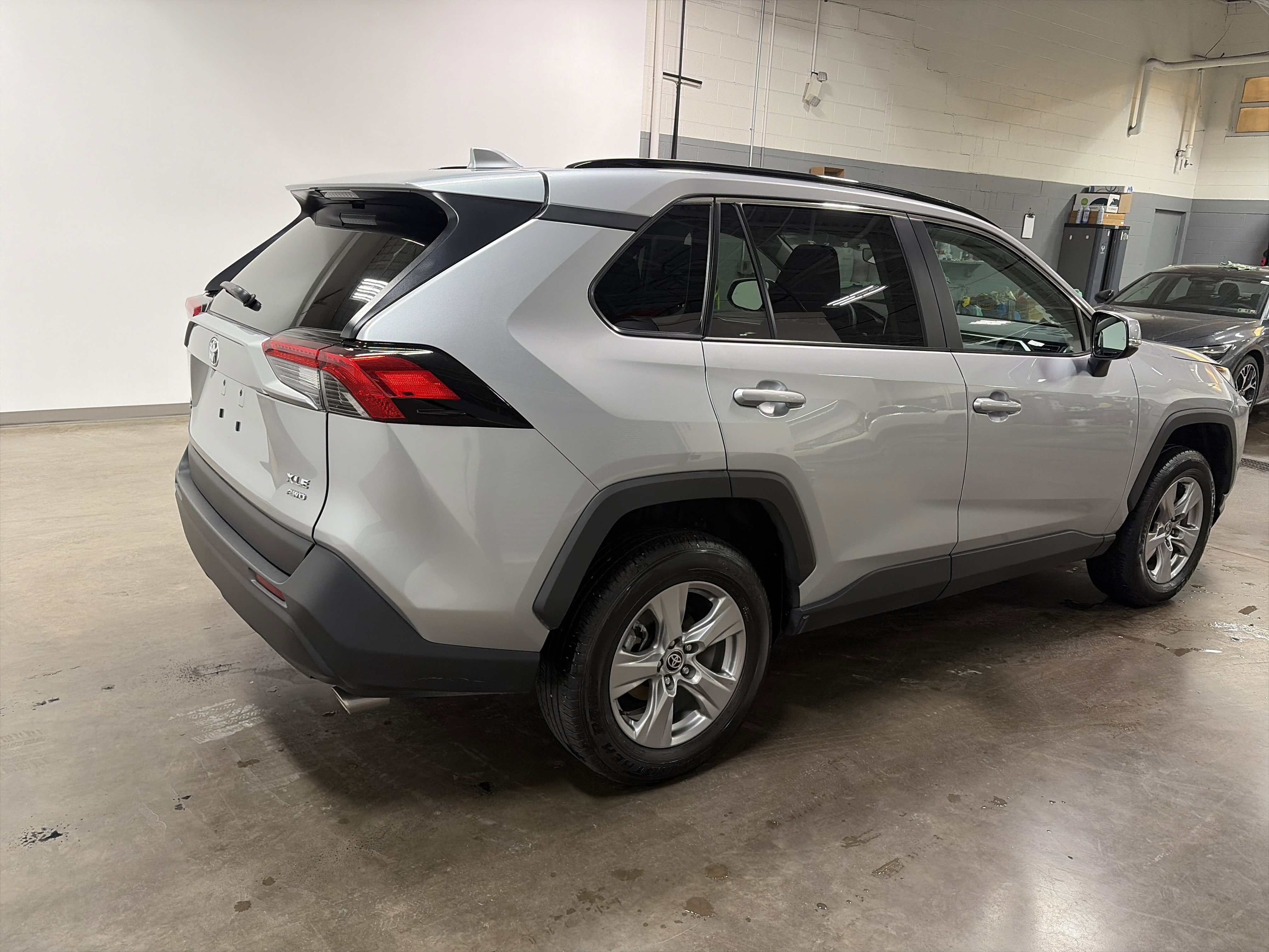 Used 2023 Toyota RAV4 XLE image 3