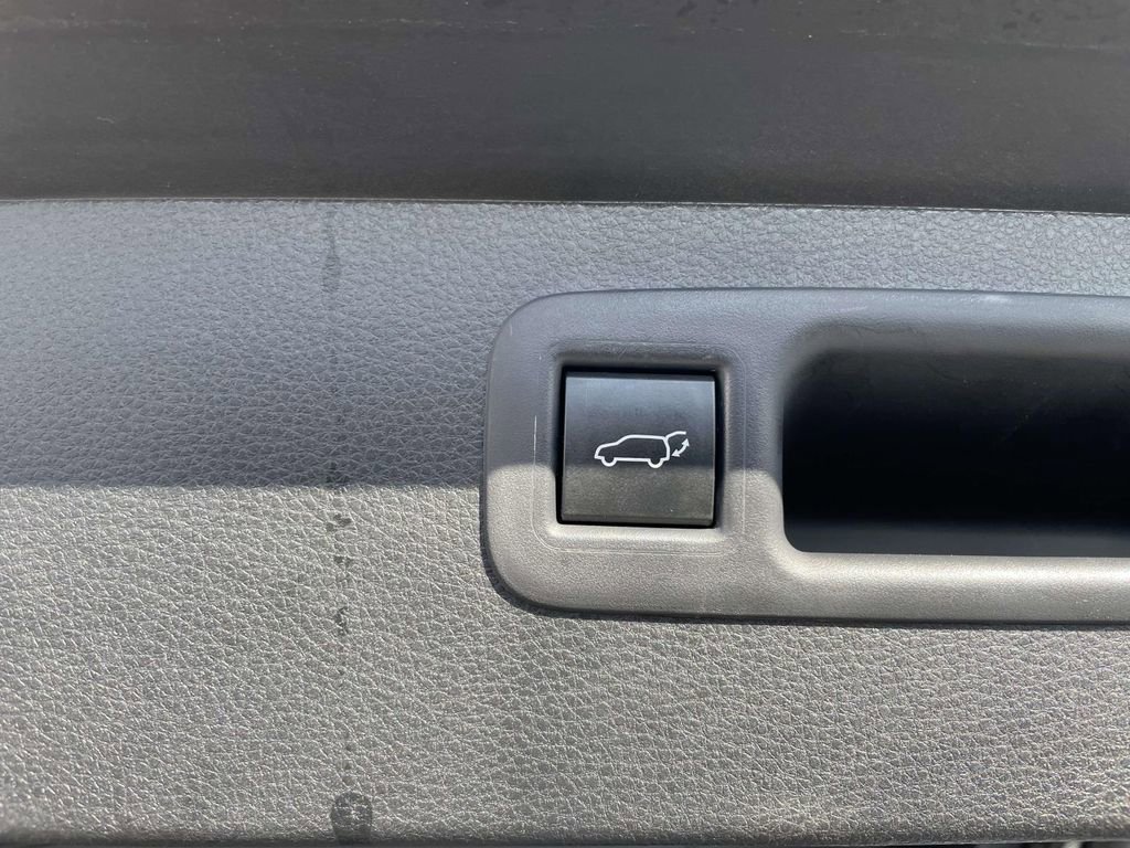 Used 2023 Toyota Highlander XLE image 49