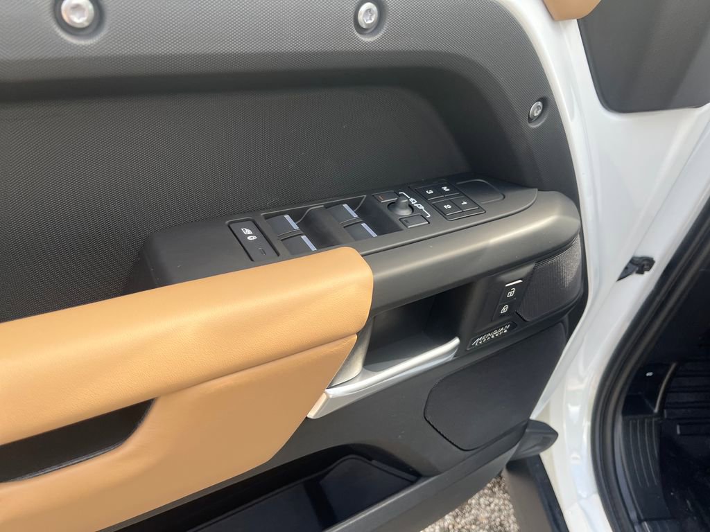 New 2026 Land Rover Defender 110 X-Dynamic SE AWD/4WD image 11