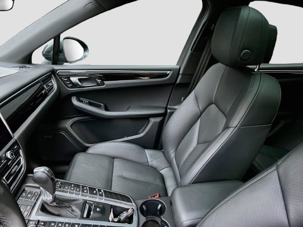Certified 2021 Porsche Macan AWD/4WD image 26