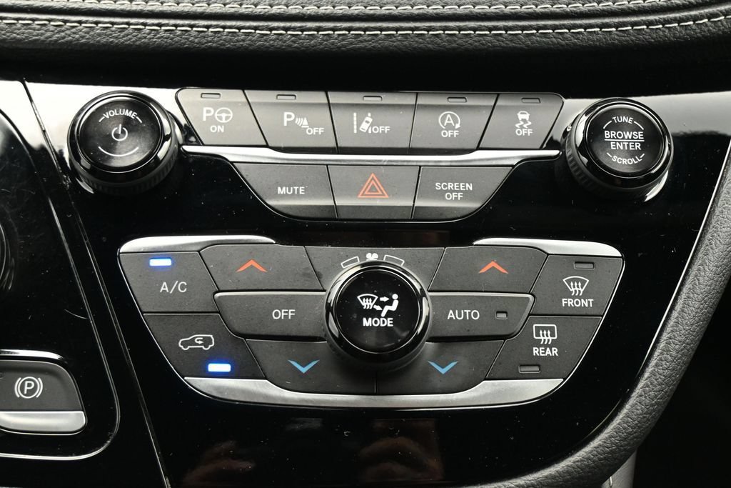 Used 2024 Chrysler Pacifica Limited w/ Uconnect Theater Family Group AWD/4WD image 19