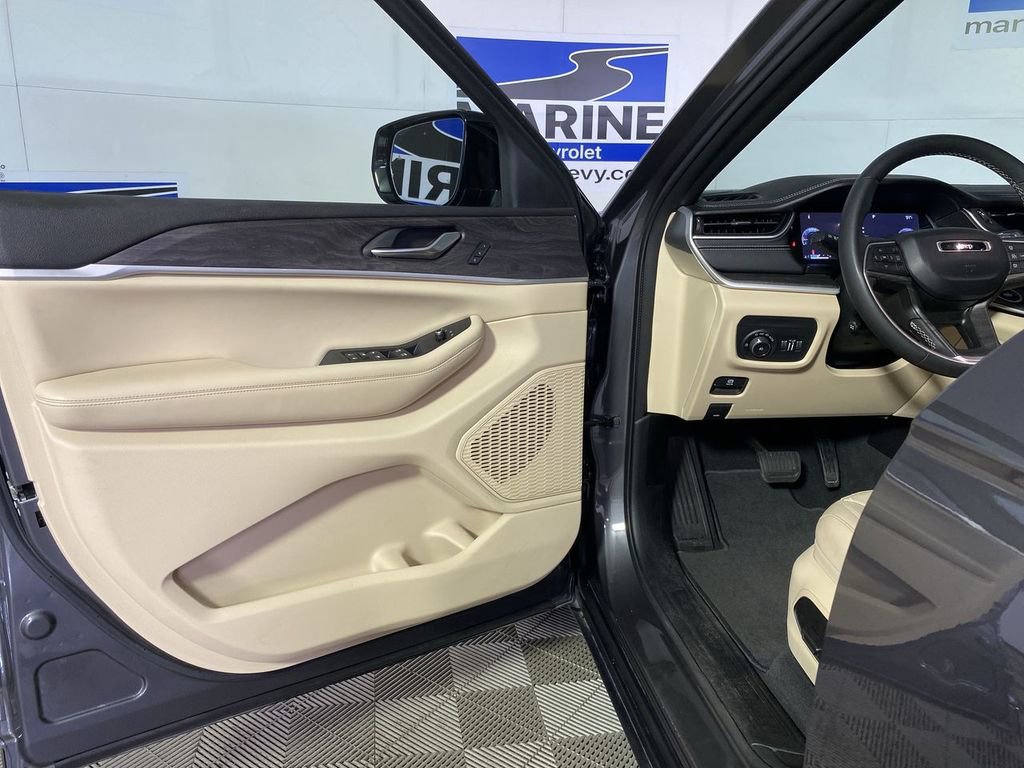 Used 2023 Jeep Grand Cherokee L Limited w/ Luxury Tech Group II AWD/4WD image 29