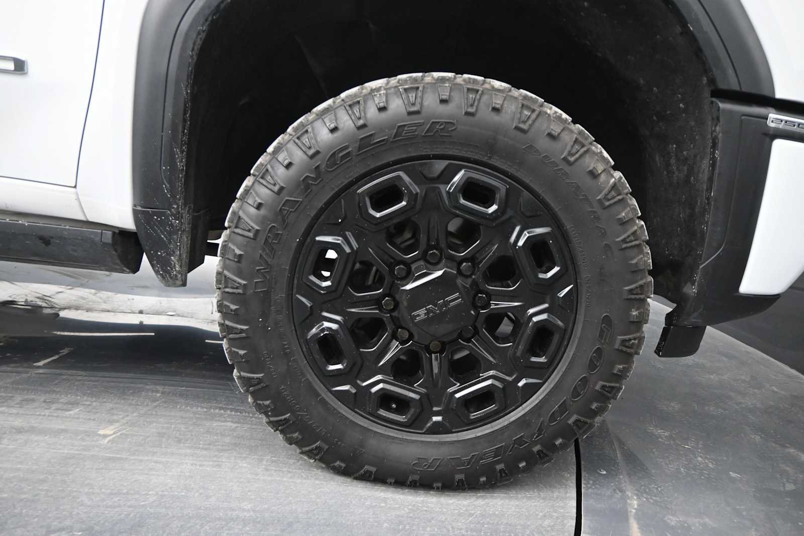 Used 2024 GMC Sierra 2500 AT4 w/ AT4 Premium Plus Package AWD/4WD image 23