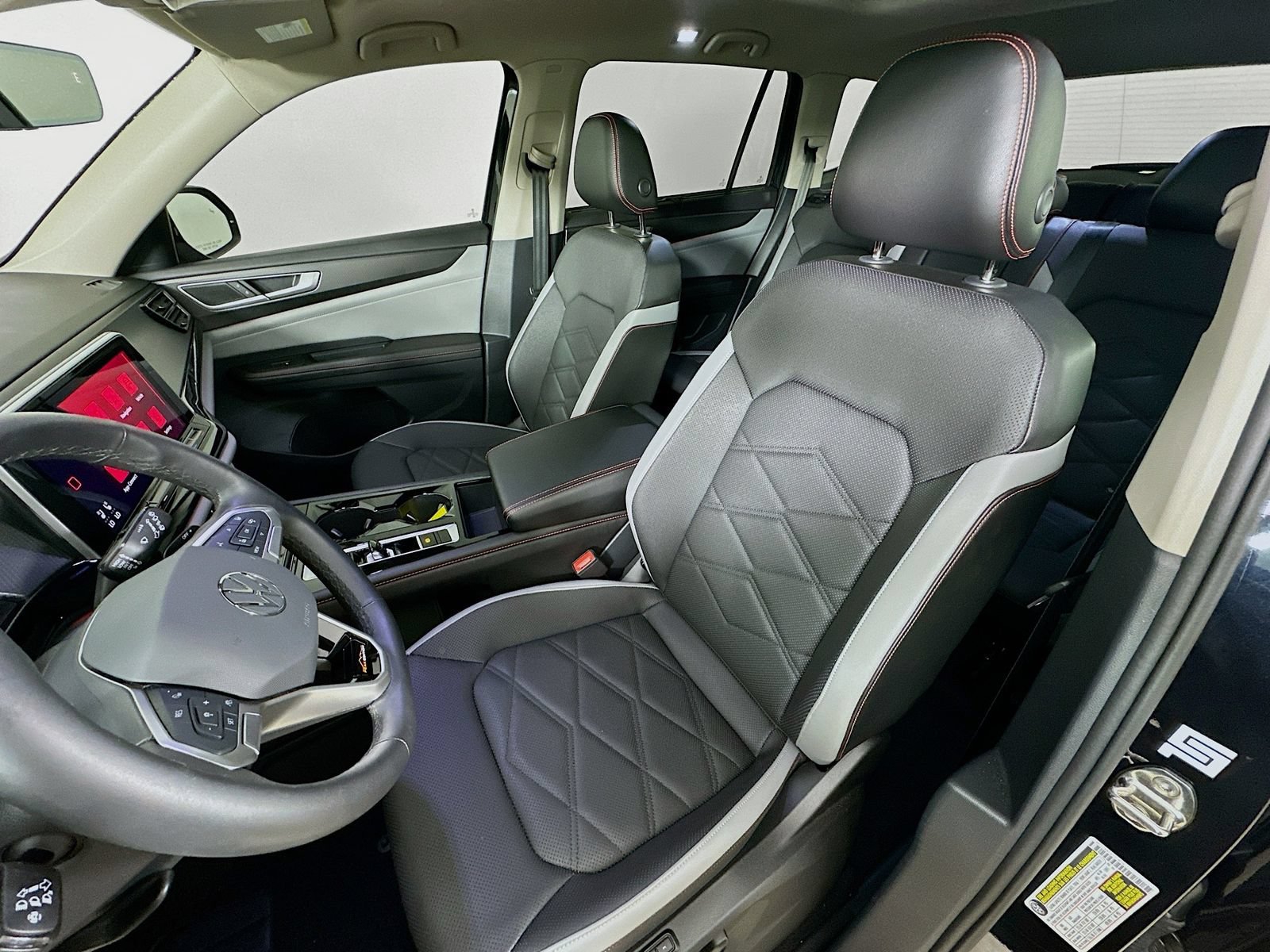 Certified 2024 Volkswagen Atlas Peak Edition SEL AWD/4WD image 34