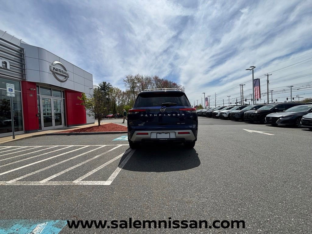 Used 2023 Nissan Pathfinder SL AWD/4WD image 17