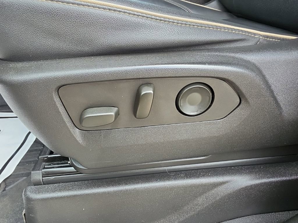 Used 2021 GMC Yukon XL SLT w/ SLT Premium Package image 25