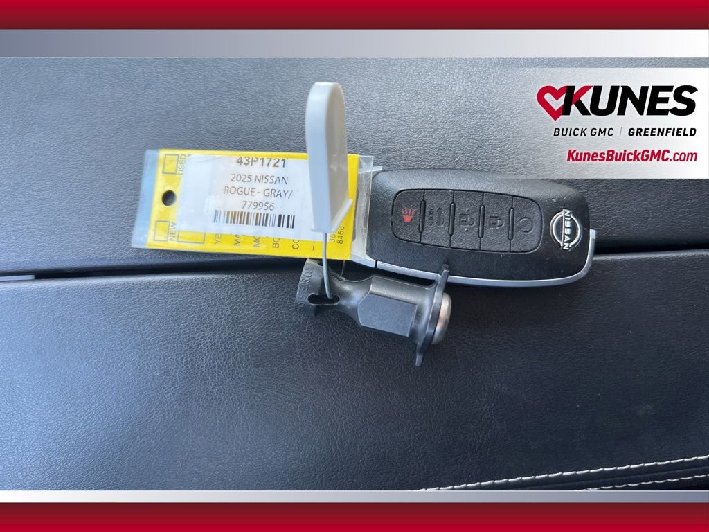 Used 2025 Nissan Rogue SV AWD/4WD image 18