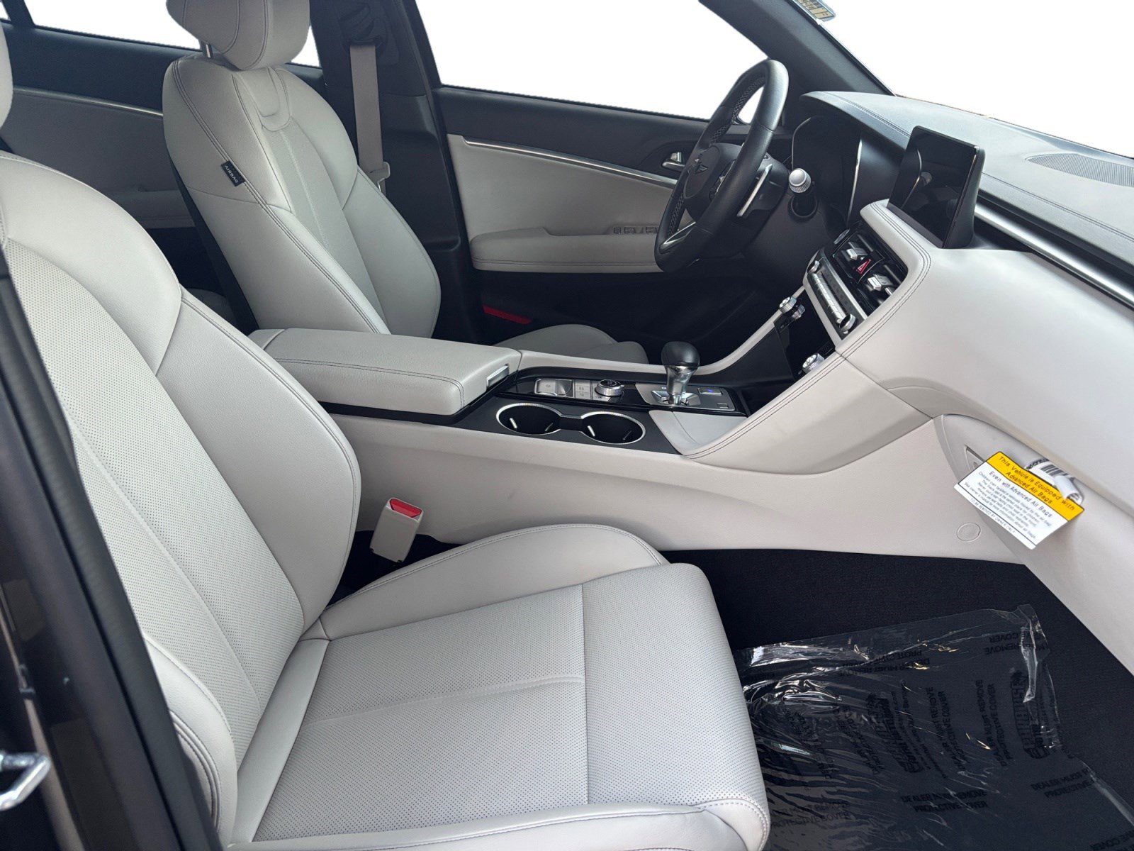 Used 2025 Genesis G70 2.5T image 15