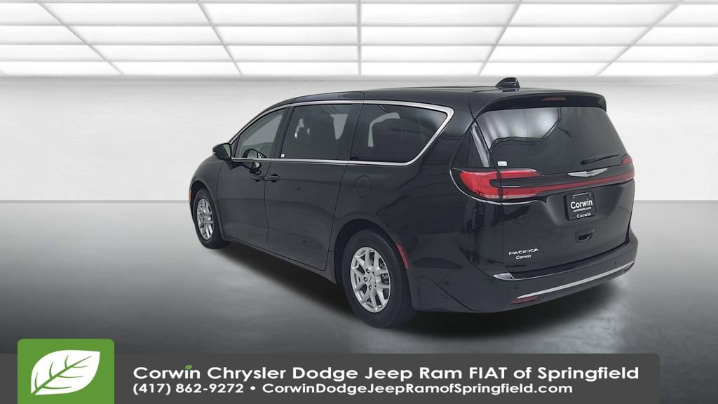 Certified 2024 Chrysler Pacifica Touring-L image 11